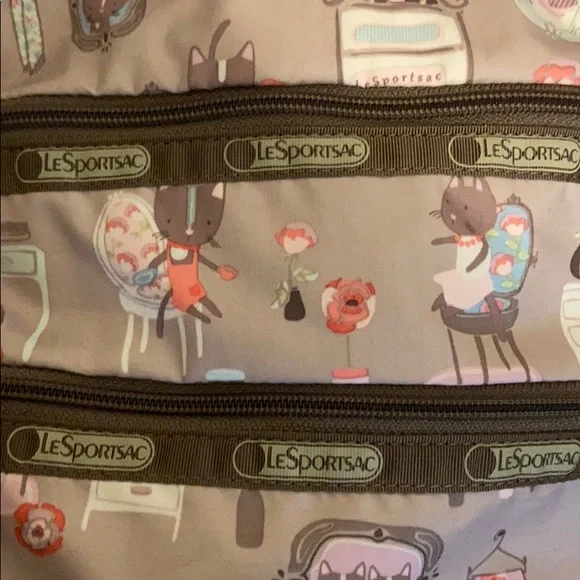 LeSportsac crossbody purse. - Picture 3 of 3